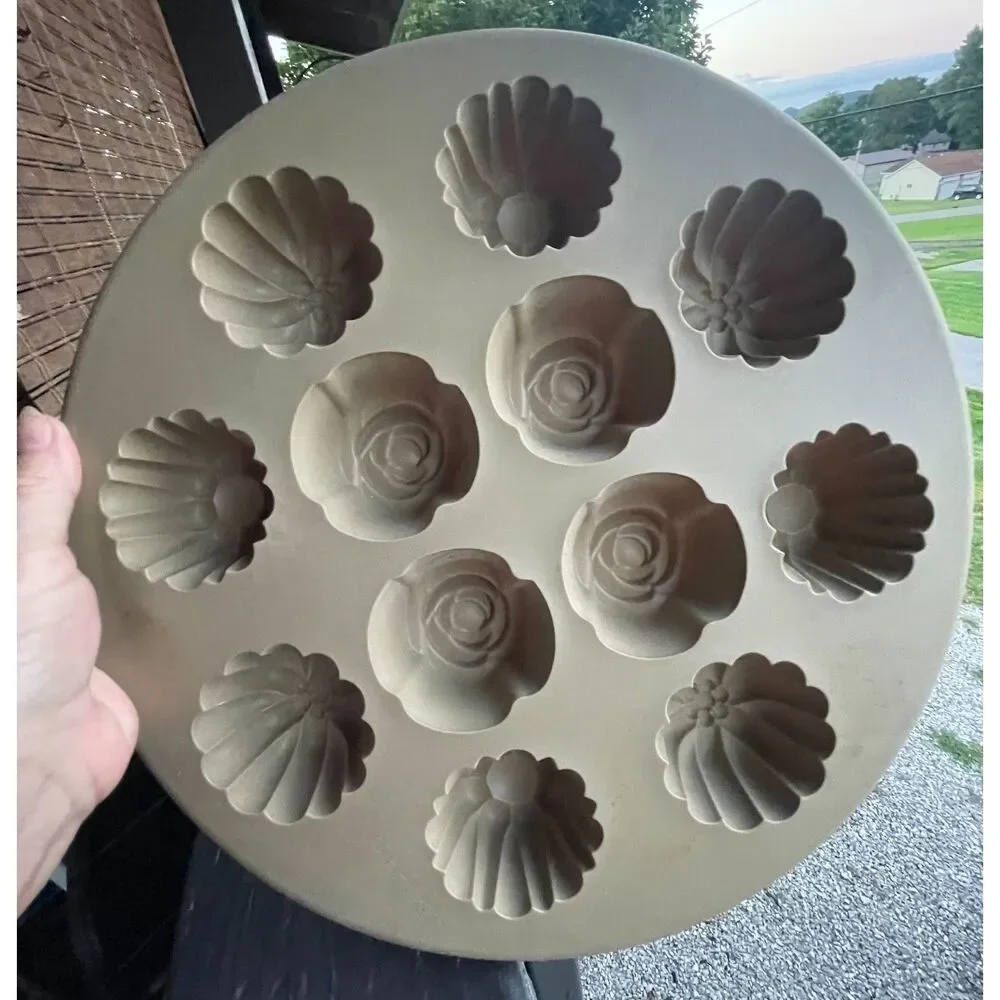 Pampered Chef Silicone Floral Mold 12 Flowers Roses Mini Cake Baking Pan 13.5